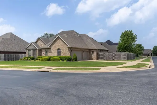 3400 SW Crosswinds Blvd, Bentonville, AR 72713