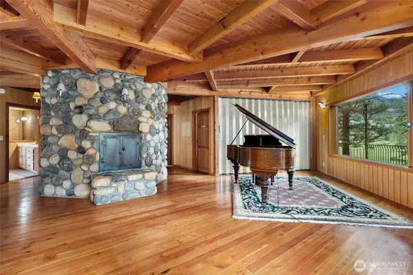 21 Louie Creek DR, Curlew, WA 99118