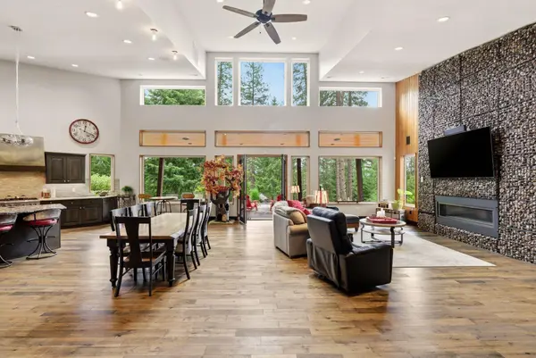 25204 N Lords Ln, Chattaroy, WA 99003