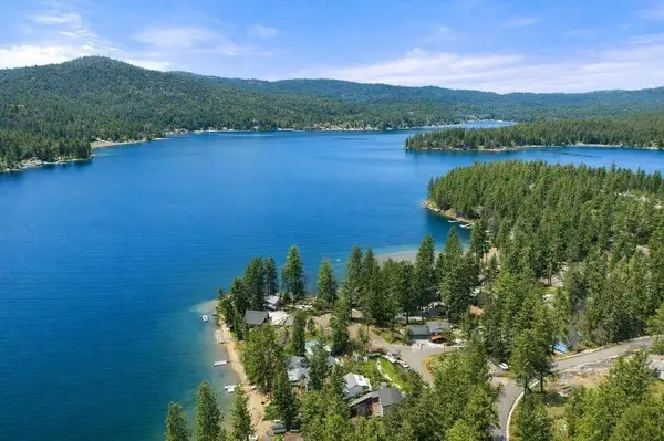 12808 N North Park St, Newman Lake, WA 99025
