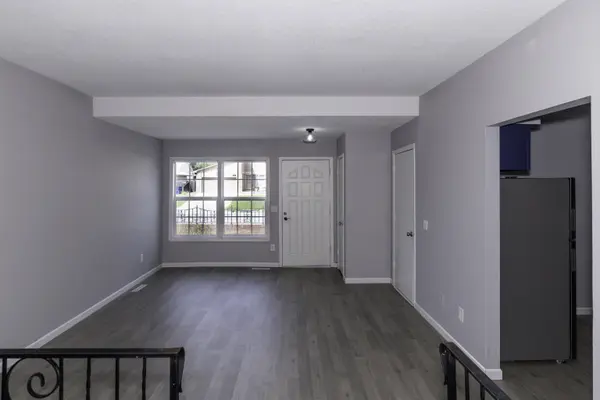 8709 E Longlake Cir, Wichita, KS 67207