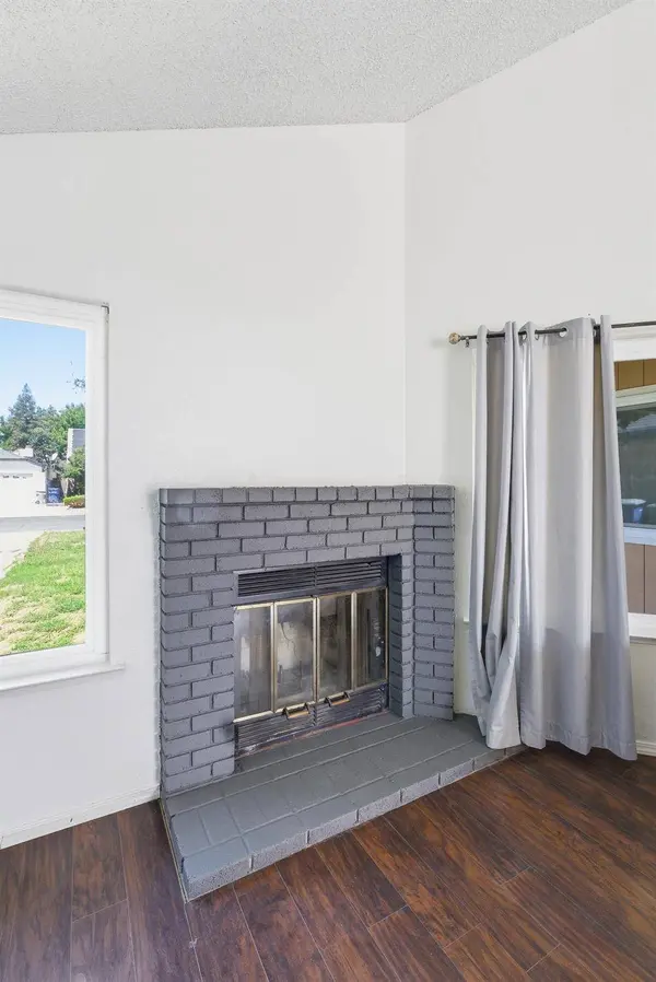 2580 N Knoll AVE, Fresno, CA 93722
