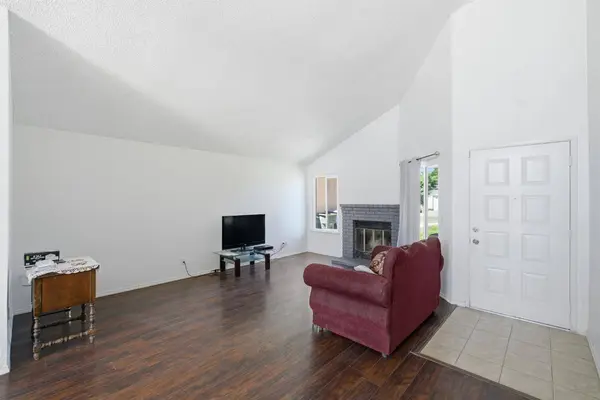 2580 N Knoll AVE, Fresno, CA 93722