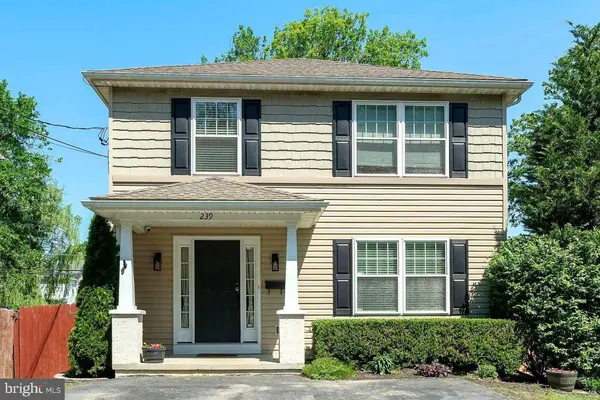 239 RAILROAD AVE, Ephrata, PA 17522