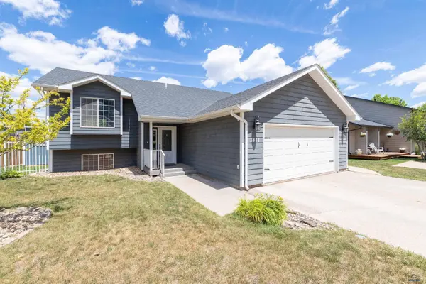 3414 Hall St, Rapid City, SD 57702
