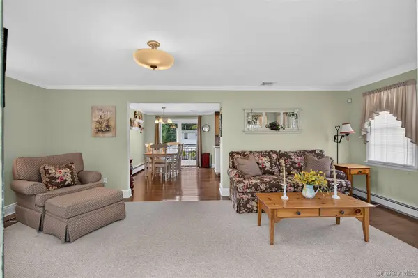 3 Elm RD, Rocky Point, NY 11778