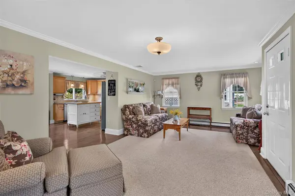 3 Elm RD, Rocky Point, NY 11778