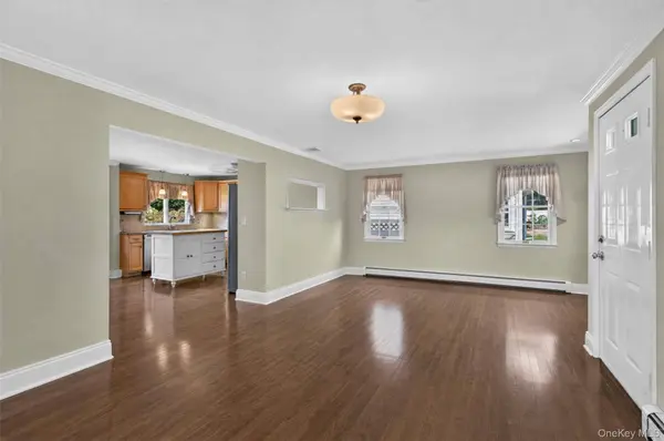 3 Elm RD, Rocky Point, NY 11778