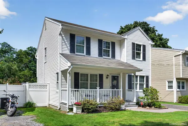 3 Elm RD, Rocky Point, NY 11778