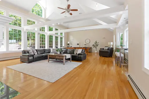 127 Hooksett RD, Auburn, NH 03032