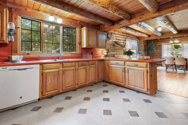 24 Cate RD, Deerfield, NH 03037