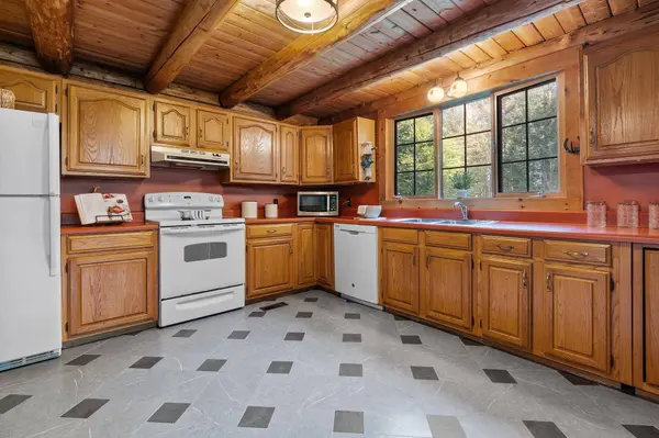 24 Cate RD, Deerfield, NH 03037