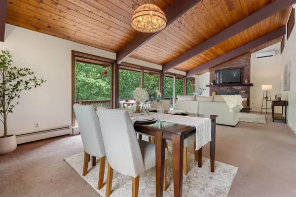 38 Pinecrest DR, Bedford, NH 03110