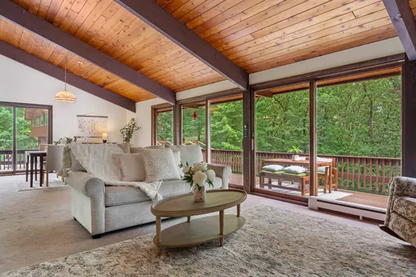 38 Pinecrest DR, Bedford, NH 03110