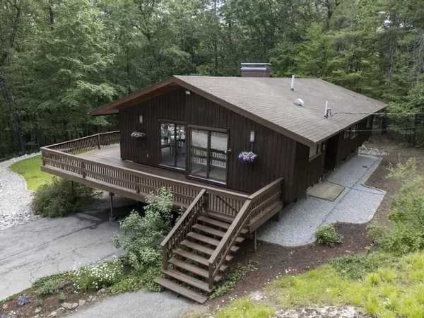 38 Pinecrest DR, Bedford, NH 03110