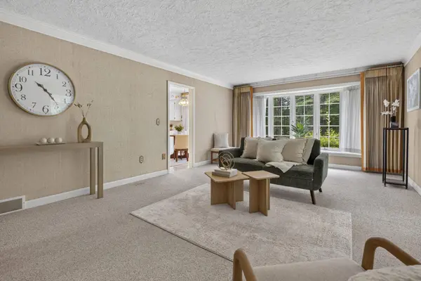 28 Buttonwood RD, Bedford, NH 03110