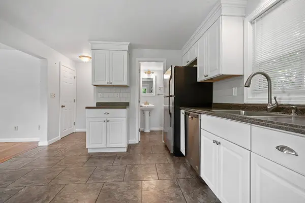 3 Maplewood AVE #B, Goffstown, NH 03045