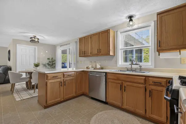 30 Ashmere DR, Manchester, NH 03109