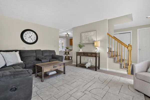 30 Ashmere DR, Manchester, NH 03109