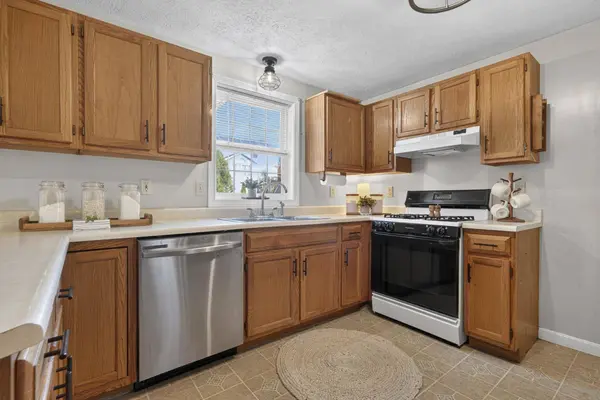 30 Ashmere DR, Manchester, NH 03109