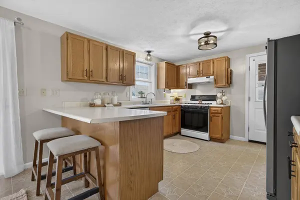 30 Ashmere DR, Manchester, NH 03109