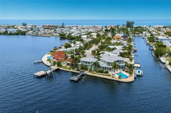 522 BAYVIEW DR, Bradenton Beach, FL 34217