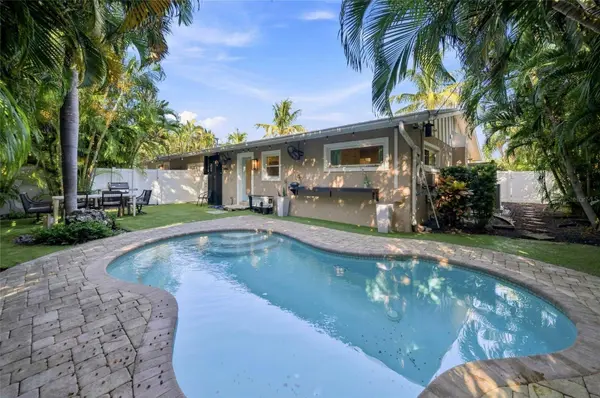 205 82ND ST, Holmes Beach, FL 34217