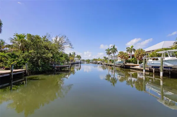 607 S BAY BLVD, Anna Maria, FL 34216