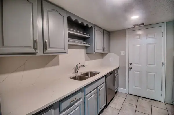6393 S Briar Bayou DR, Houston, TX 77072