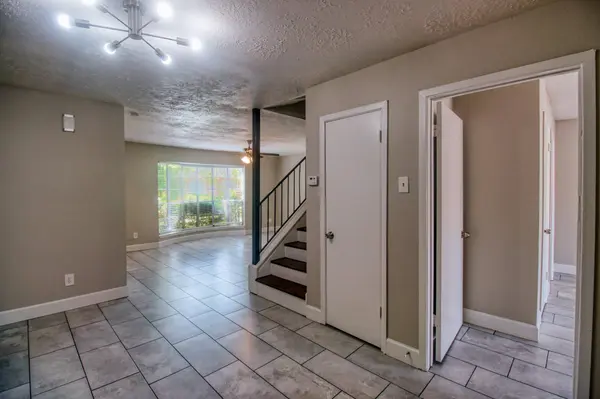 6393 S Briar Bayou DR, Houston, TX 77072