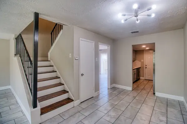 6393 S Briar Bayou DR, Houston, TX 77072