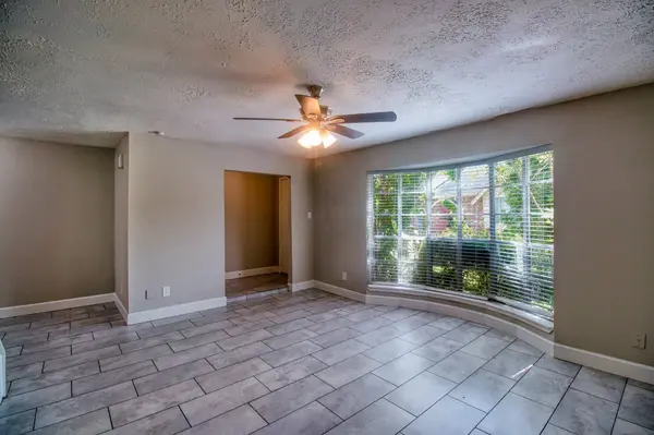 6393 S Briar Bayou DR, Houston, TX 77072