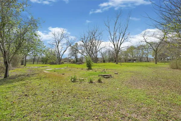 302 Blue Creek RD, El Campo, TX 77437