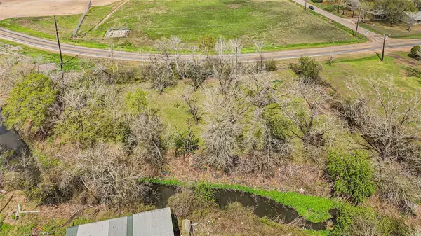 302 Blue Creek RD, El Campo, TX 77437