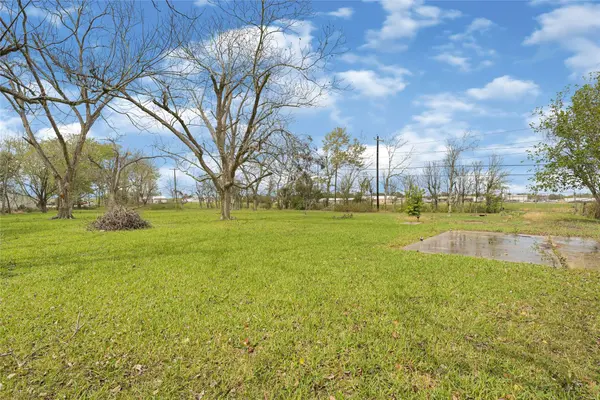 302 Blue Creek RD, El Campo, TX 77437