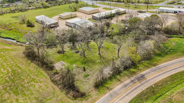 302 Blue Creek RD, El Campo, TX 77437