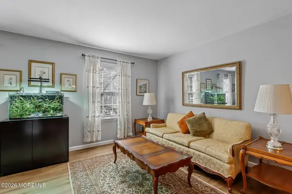 21 Appletree Road, Howell, NJ 07731