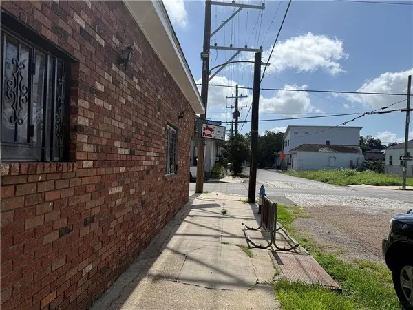 1400 FRENCHMEN ST, New Orleans, LA 70116