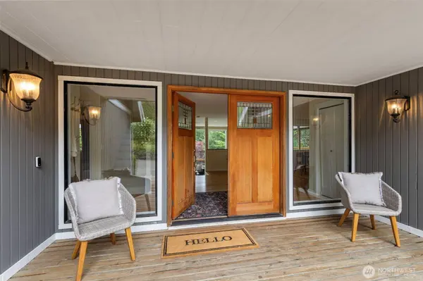 21275 Indianola RD NE, Poulsbo, WA 98370