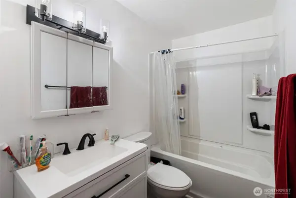 1911 Sheridan RD, Bremerton, WA 98310