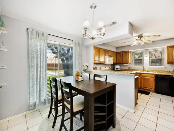 2032 Spicewood RD, Bedford, TX 76021