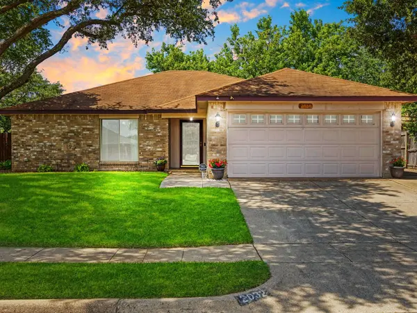 2032 Spicewood RD, Bedford, TX 76021