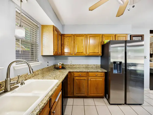 2032 Spicewood RD, Bedford, TX 76021