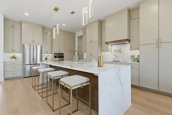 3424 Navaro ST, Dallas, TX 75212