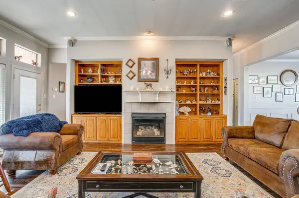 801 Creek Hollow LN, Fort Worth, TX 76131