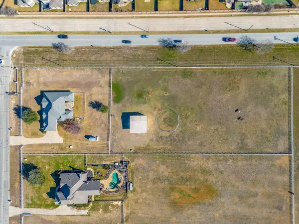 801 Creek Hollow LN, Fort Worth, TX 76131