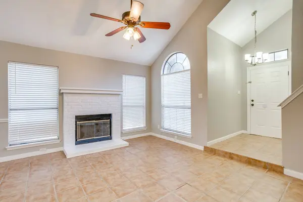 6604 Aztec CT, Lake Worth, TX 76135