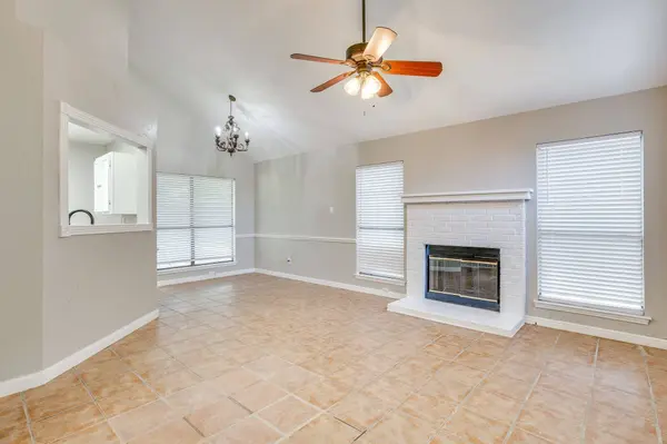 6604 Aztec CT, Lake Worth, TX 76135