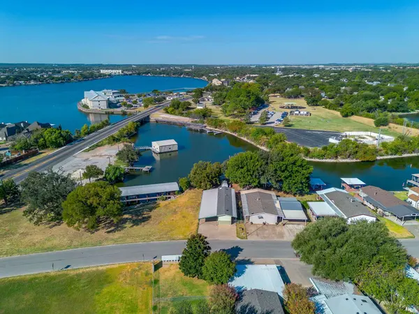 201 Brazos Harbor DR, Granbury, TX 76048