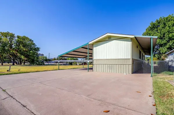 201 Brazos Harbor DR, Granbury, TX 76048